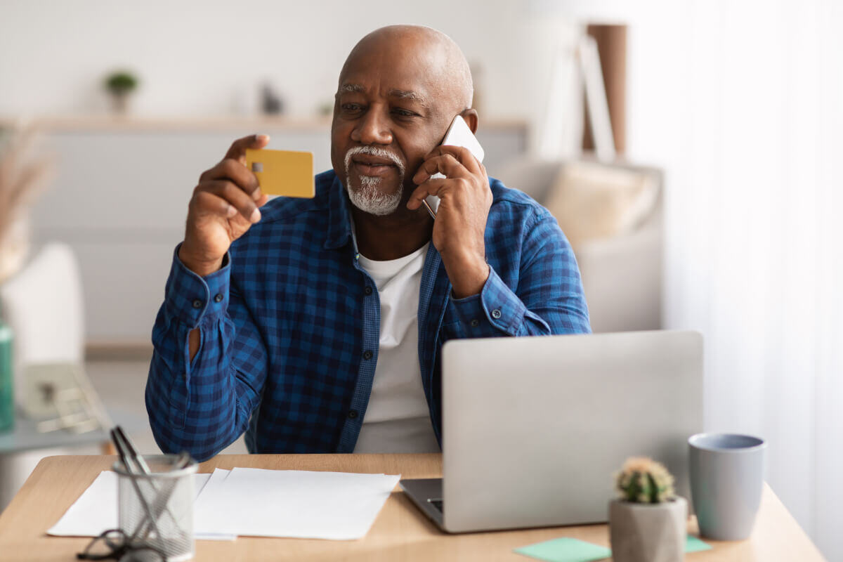 Customer-Personalization-thumbnail-a-man-looking-at-card-payment