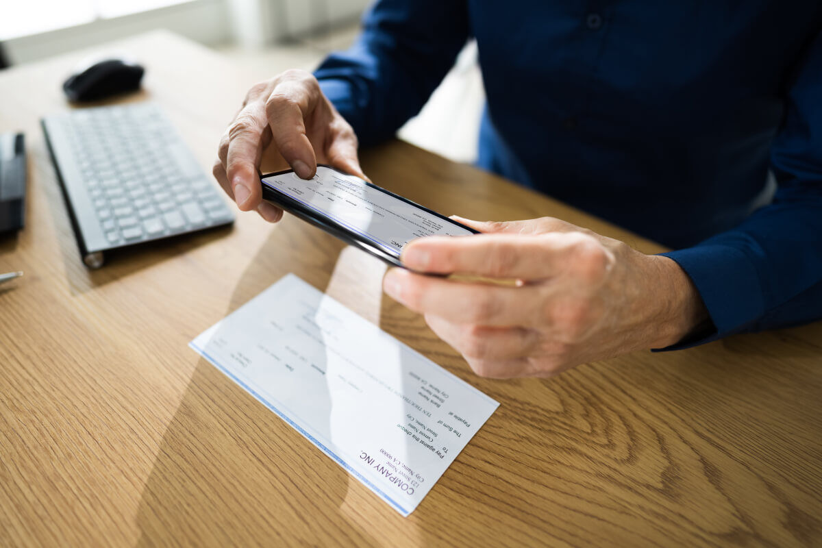 Leverage-self-service-portals-Scanning-eChecks-graphic-01